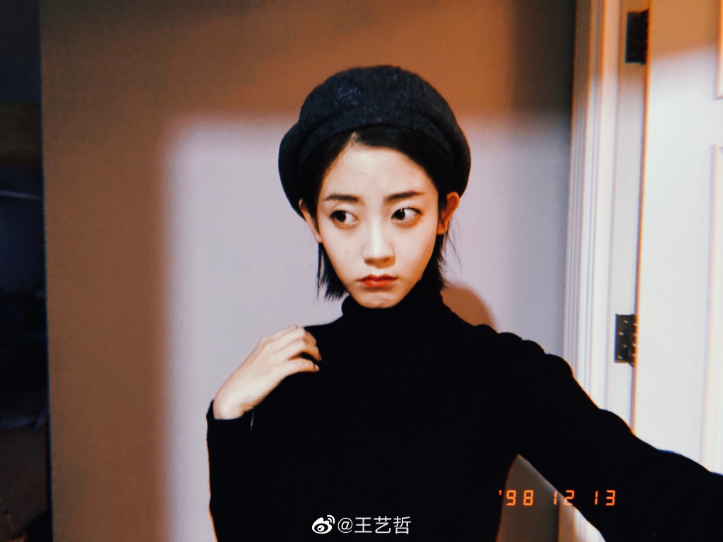 美女演员王艺哲迷人写真美照欣赏_高清图集_新浪网