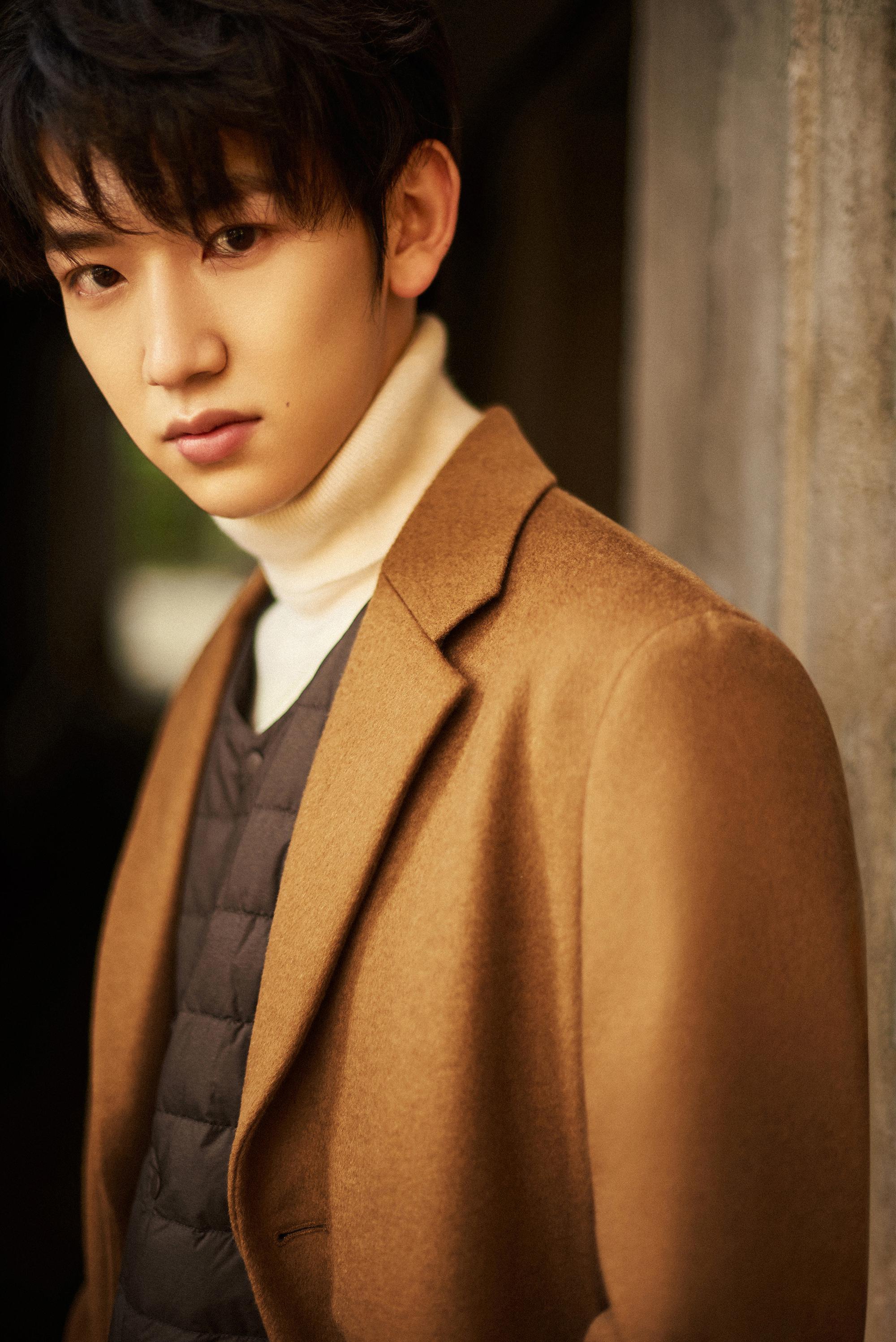 郭丞冬日写真曝光阳光少年演绎轻复古风