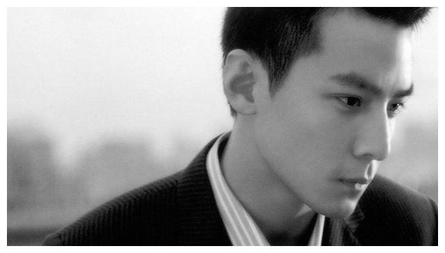 吴彦祖扮嫩失败成邻居家大叔胡子拉渣发际线倒退全无包袱