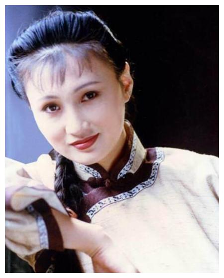 她是"中国吻戏第一人"因貌美险被毁容,今把儿子培养成钢琴家