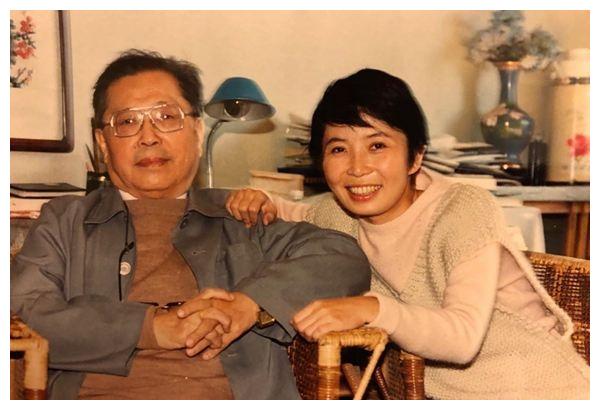 抛弃前妻,爱上女学生,第3次他娶56岁的老女人,前妻:不如娶我|曹禺|郑