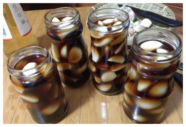 从剥蒜开始,教你快速泡出最正宗的腊八蒜|腊八蒜|蒜瓣|米醋_新浪新闻