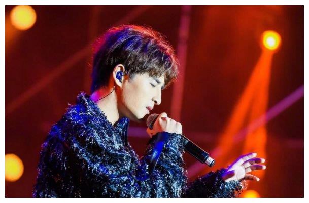 明星"唱歌忘词"咋办?王源靠编,李荣浩靠演技,周杰伦太嚣张