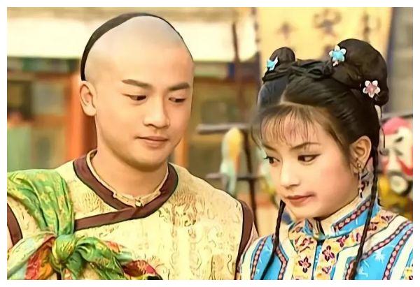 《还珠格格》同样是带小燕子回宫,为何永琪的做法截然不同?