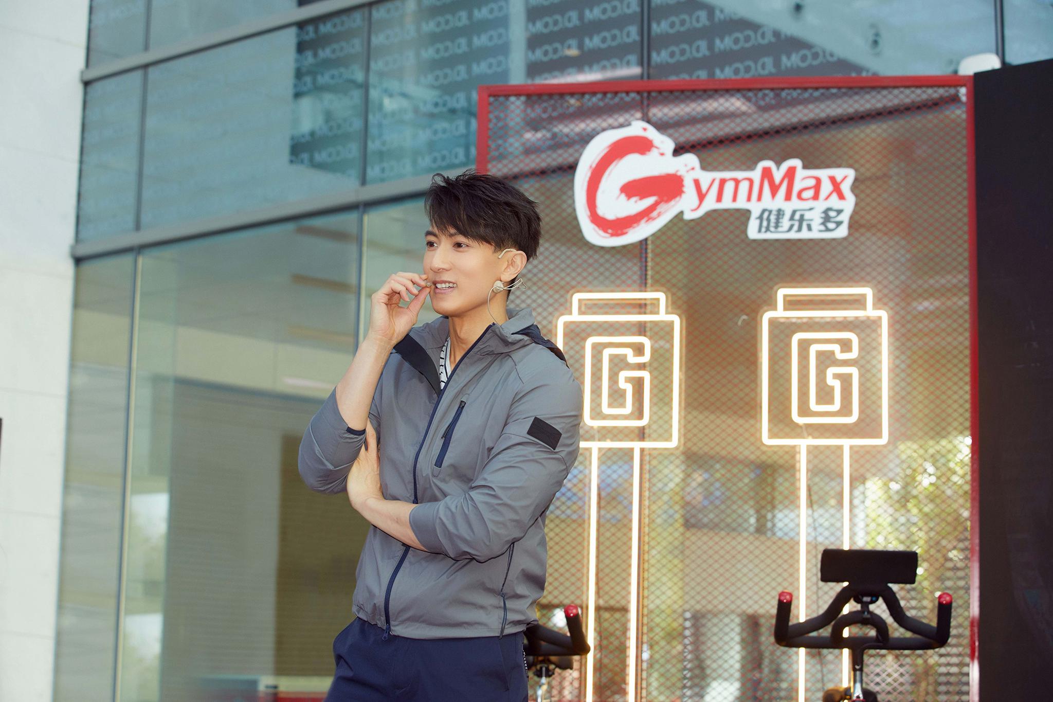 吴尊亮相品牌发布会 分享健身运动秘诀|吴尊|健身|休闲裤_新浪新闻