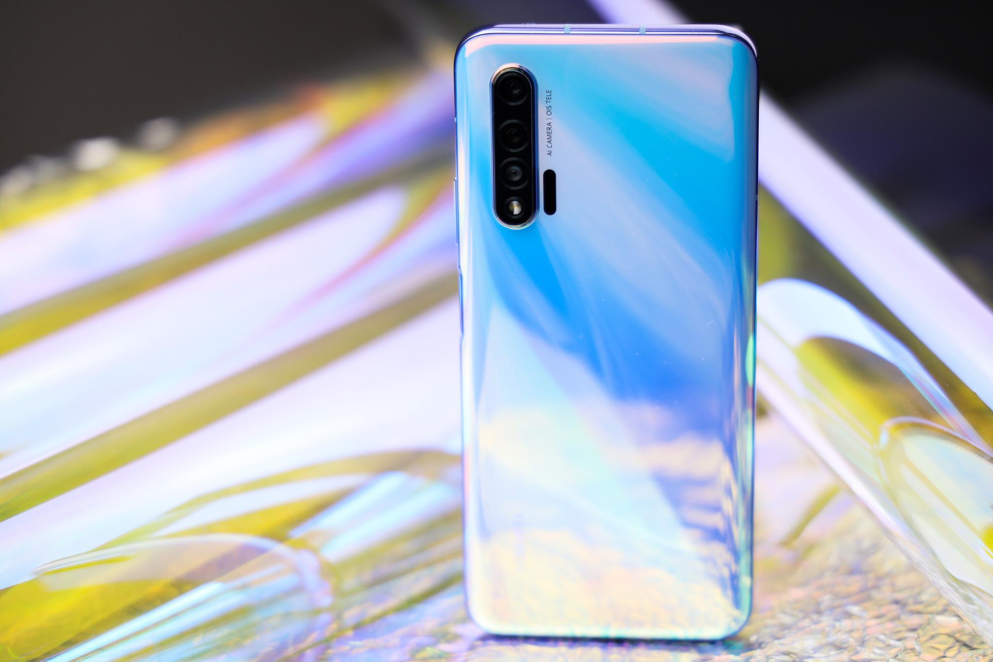 双摄极点全面屏潮流曲面玻璃机身huaweinova6图赏