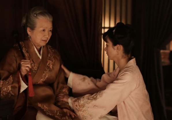 中都有她的出演,像是前段时间的古装电视剧《知否》及《庆余年》中,都