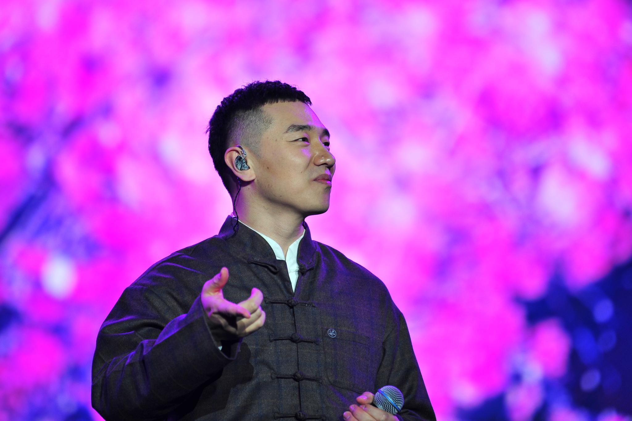 王琪:《万爱千恩》《情人迷》等三首歌献唱"活力之光"