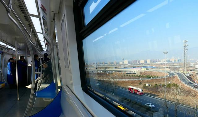 北京地铁燕房线列车实现无人驾驶