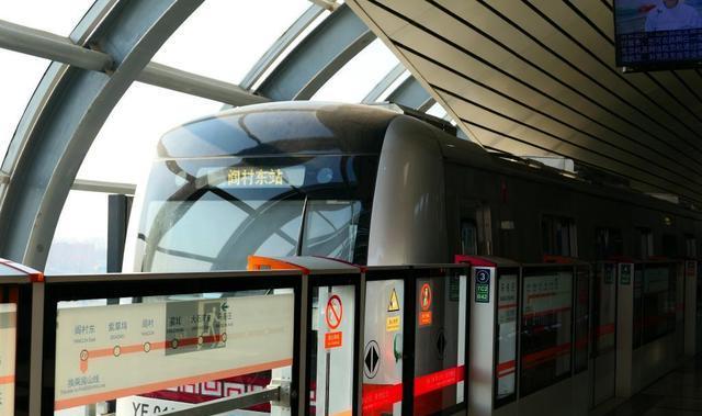 北京地铁燕房线列车实现无人驾驶