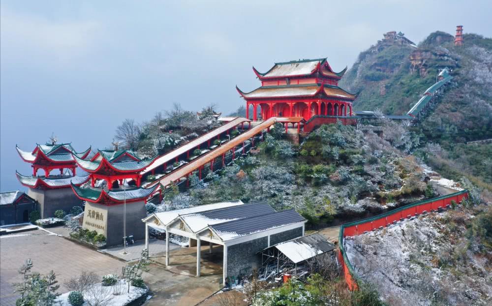 湖南慈利:春节大雪让五雷仙山美景极致