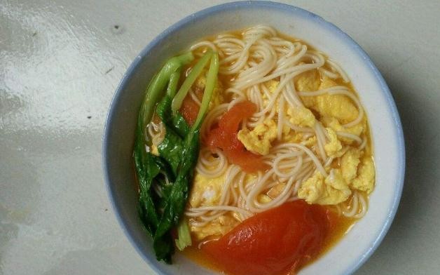 煮面条时,什么时候放面条最合适?不要等水煮沸了再放