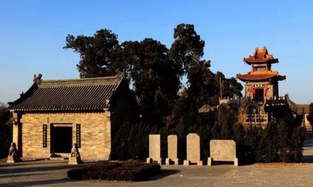 浚县浮丘山上有一奇景,俗称"小金顶",又叫"山上山"