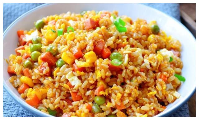 10分钟搞定的快手菜,酱油炒饭 胡萝卜 玉米,营养美味简单