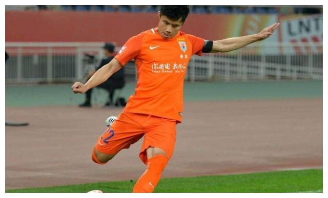 鲁能8号球衣为谁而留?亚冠报名表现温情一幕