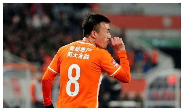 鲁能8号球衣为谁而留?亚冠报名表现温情一幕