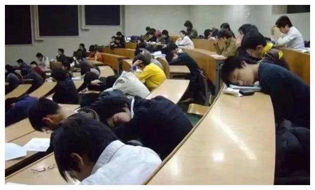 中国人民大学16名本科生被劝退，大学真的不能混！