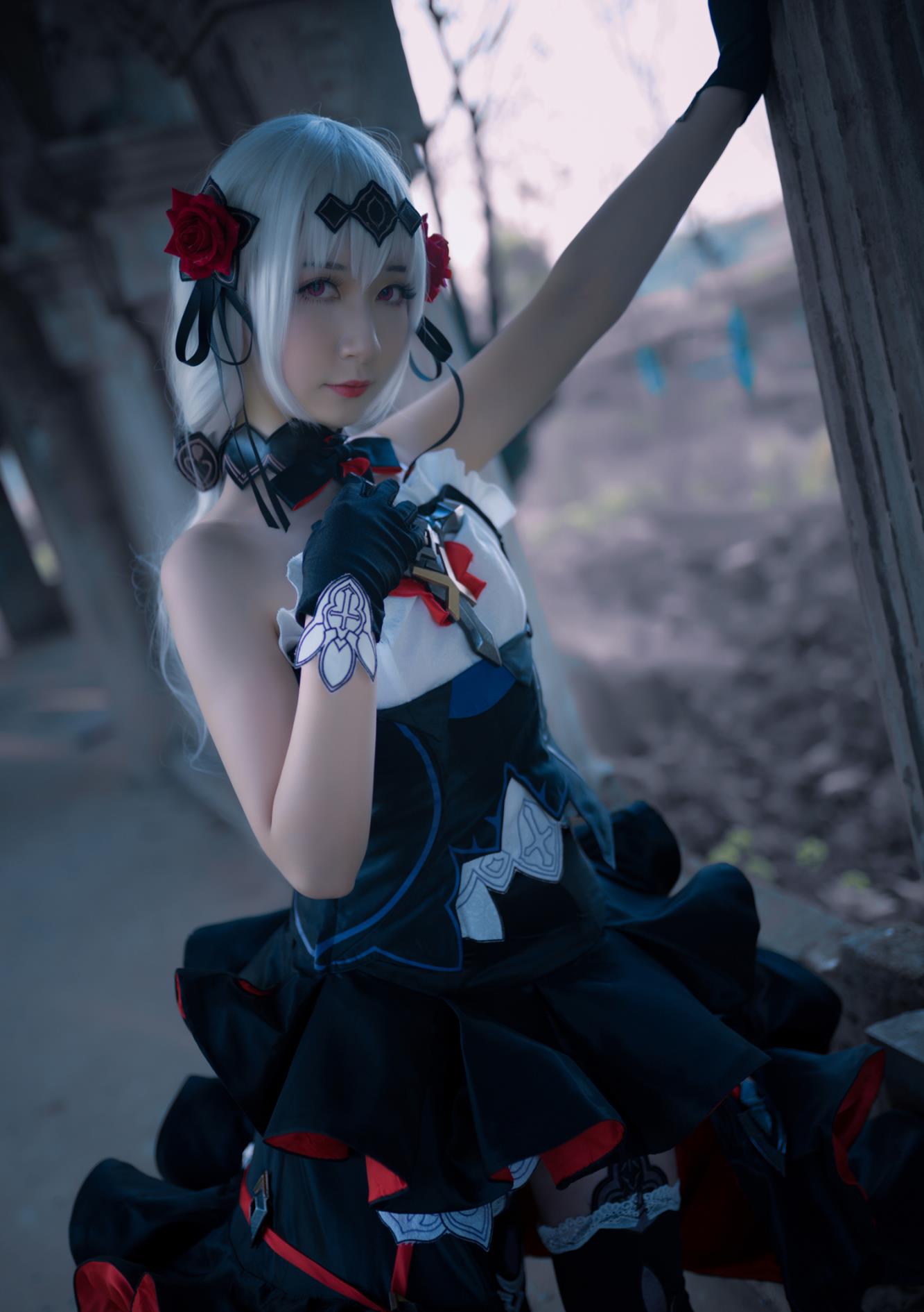 首先带来的是coser"彩虹糖"带来的德丽莎cos作品!