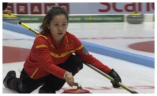 中国女子冰壶队豪取四连胜,队长梅杰淡定表示:继续努力