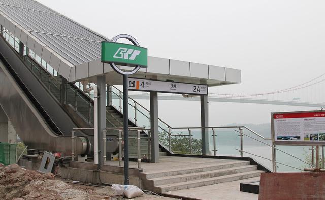 重庆轨道交通4号线特点鲜明,成为沿长江北岸的轨道交通线路