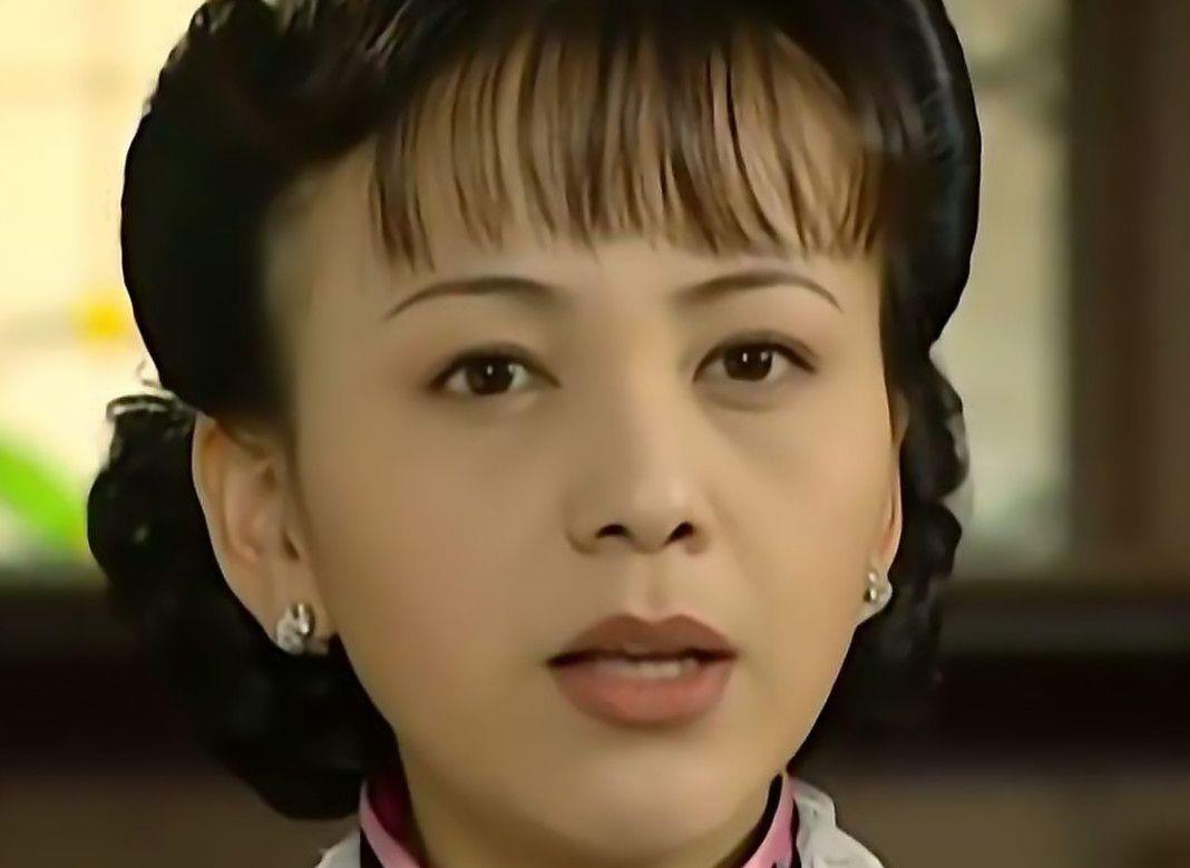 文佩在雪琴那输得很惨,但其实文佩内心的清高富足,连依萍也不懂