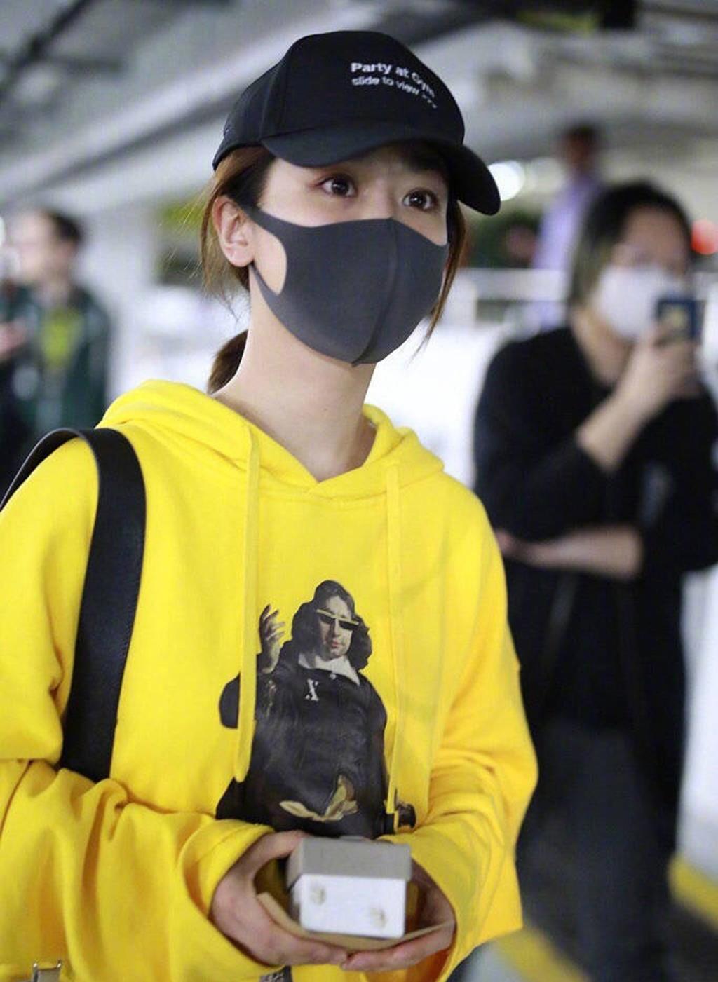 "蒙面潮人",女明星出行常戴口罩,是为了好看还是低调?