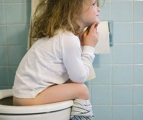 所以孩子有了憋尿的这种行为和表现,家长也不要过于去指责,如果不小心