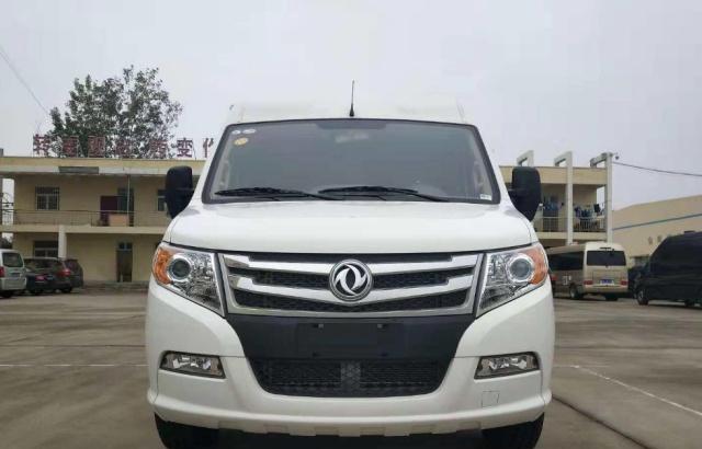 这款车房车为东风旗下的御风(配置|询价)s6车型,是在商务客车的基础之