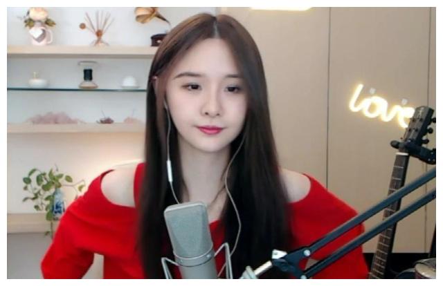 曾是斗鱼一姐引超管哄抢风光不再后热度跌破3万网友真实