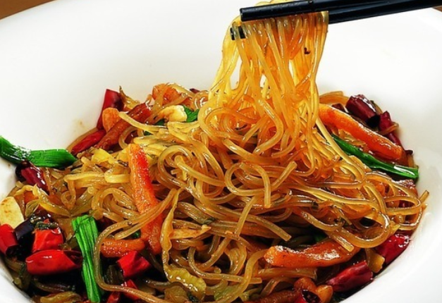 大厨教你炒粉条正确做法,不粘锅不成坨,简单易学特好吃