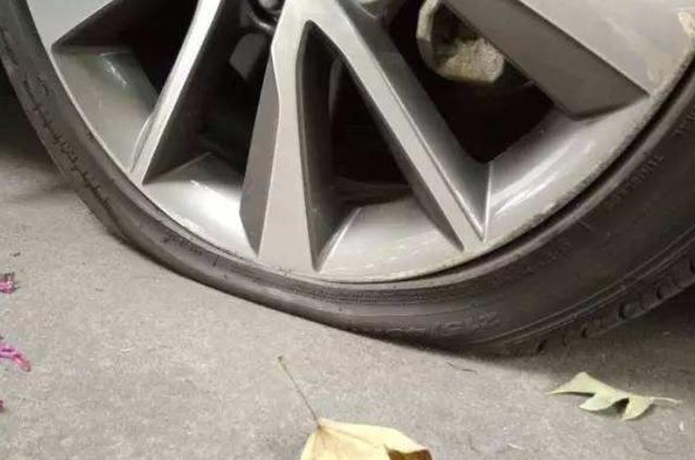出行时,爱车轮胎突然漏气怎么办?不同情况处理方式也不同