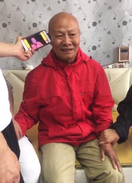 但让人感叹的是,不记人,不记事,几乎失去全部记忆的翟波,却偏偏没有