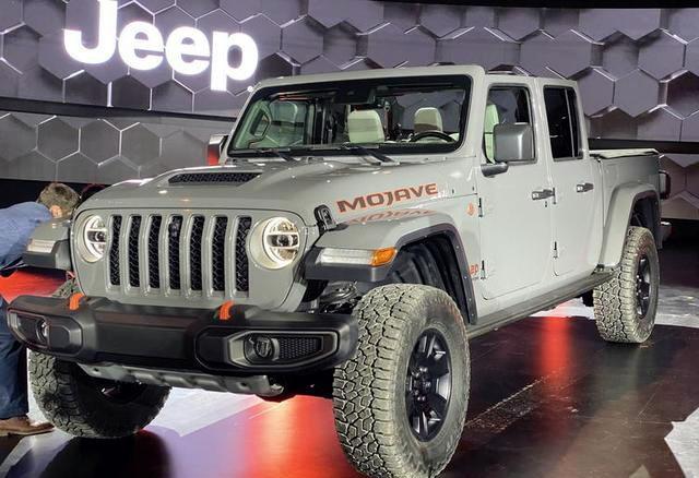 这才是jeep最帅越野车,水泥灰车身 熏黑轮毂,配v6发动机