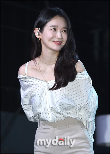 韩国女歌手姜敏京首张个人专辑发布会