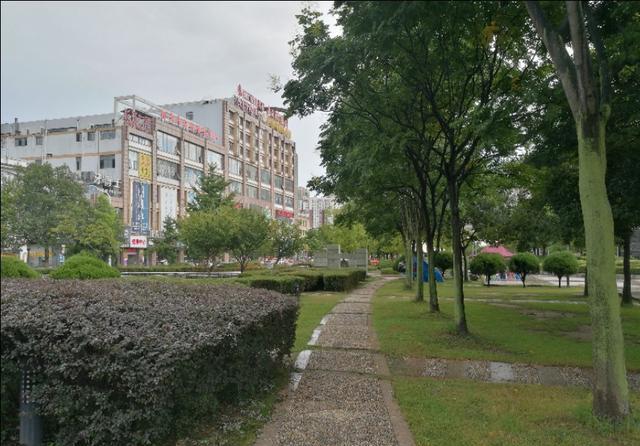 来如皋安定广场里走走
