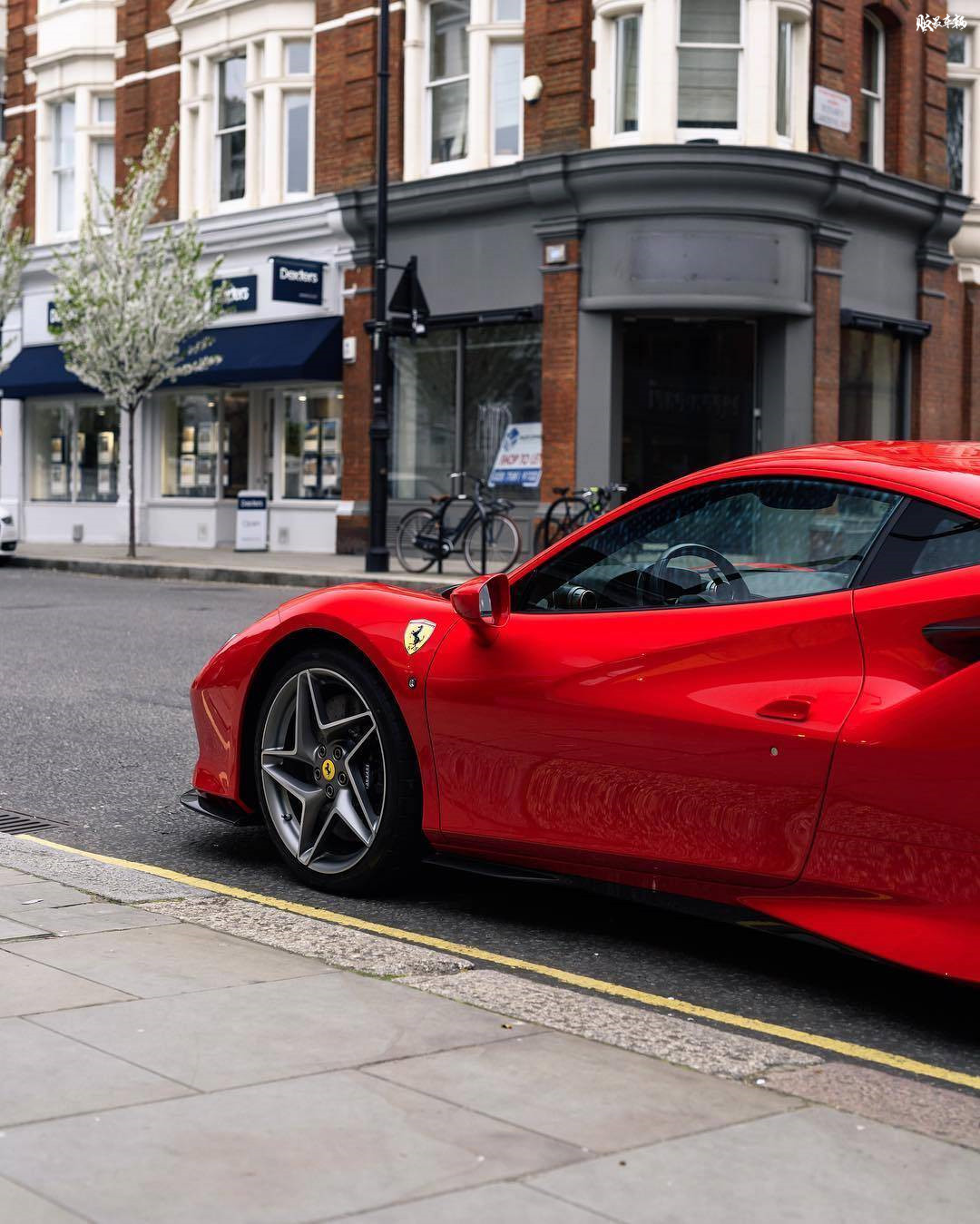 梦想的座驾法拉利f8tributo