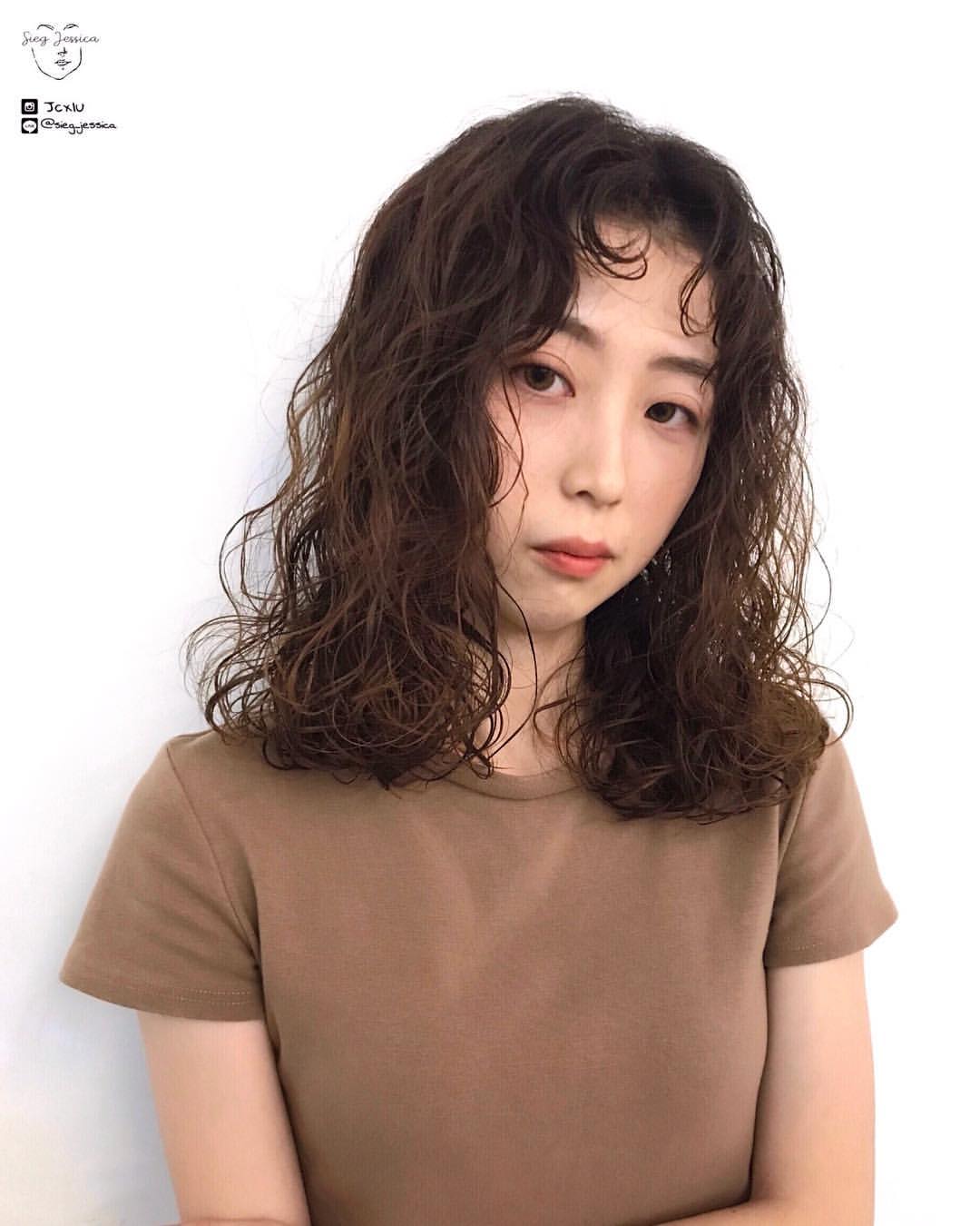 中长发烫这样的卷发发型最迷人