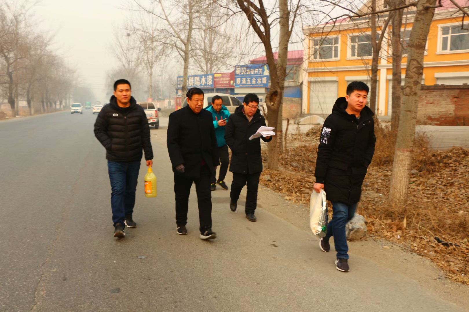 保定满城区燕南中学慰问贫困学生情暖贫困家庭