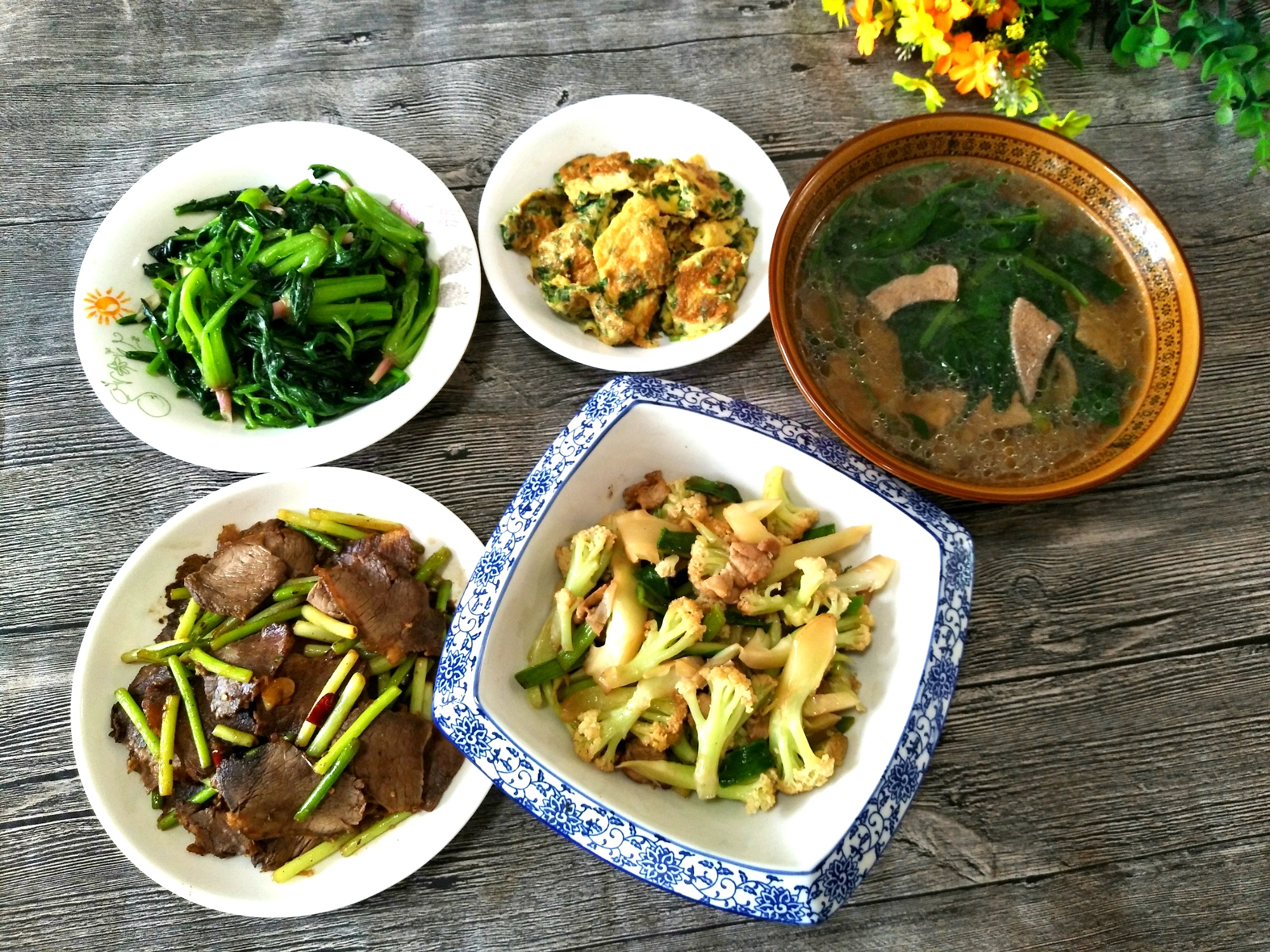 午餐4菜1汤,都是应季家常菜,荤素方法巧搭配,健美好好吃蔬菜