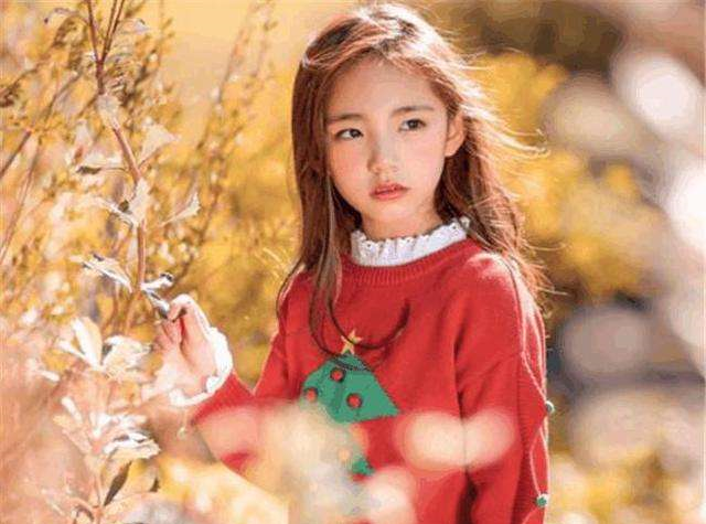 突然爆红的8岁化妆女孩,不久后销声匿迹,医生孩子可能毁了|化妆品|化