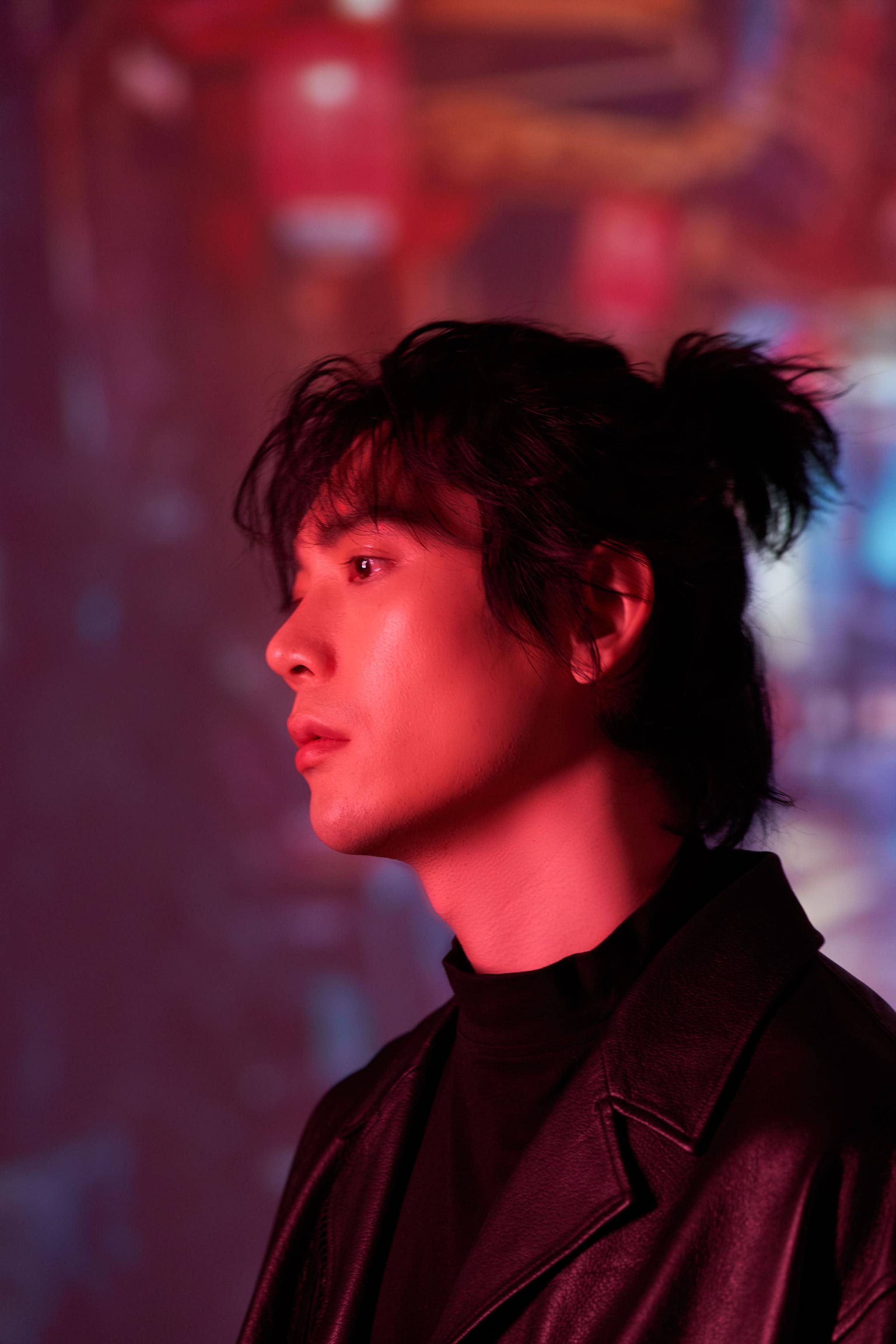 简弘亦新专第二支单曲温情解锁 《深夜酒馆》以歌愈人以声慰心