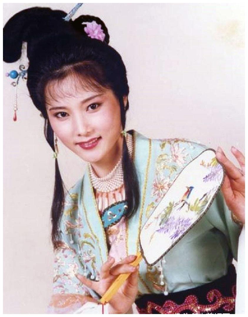 《红楼梦》中饰林黛玉丁岚在电影《少林寺》中饰牧羊女白无瑕魏慧丽在