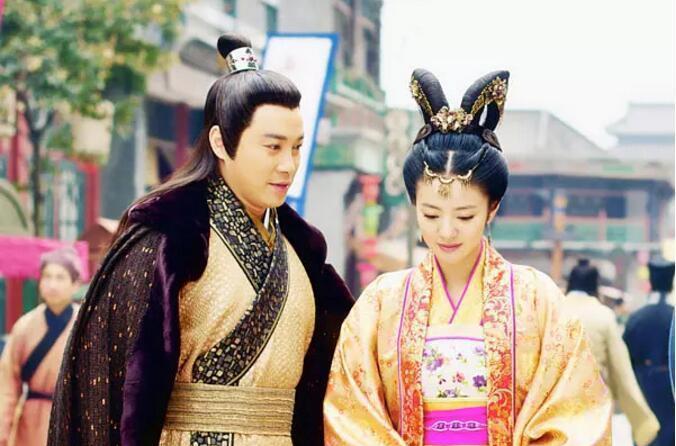 为什么明宪宗专宠万贵妃?