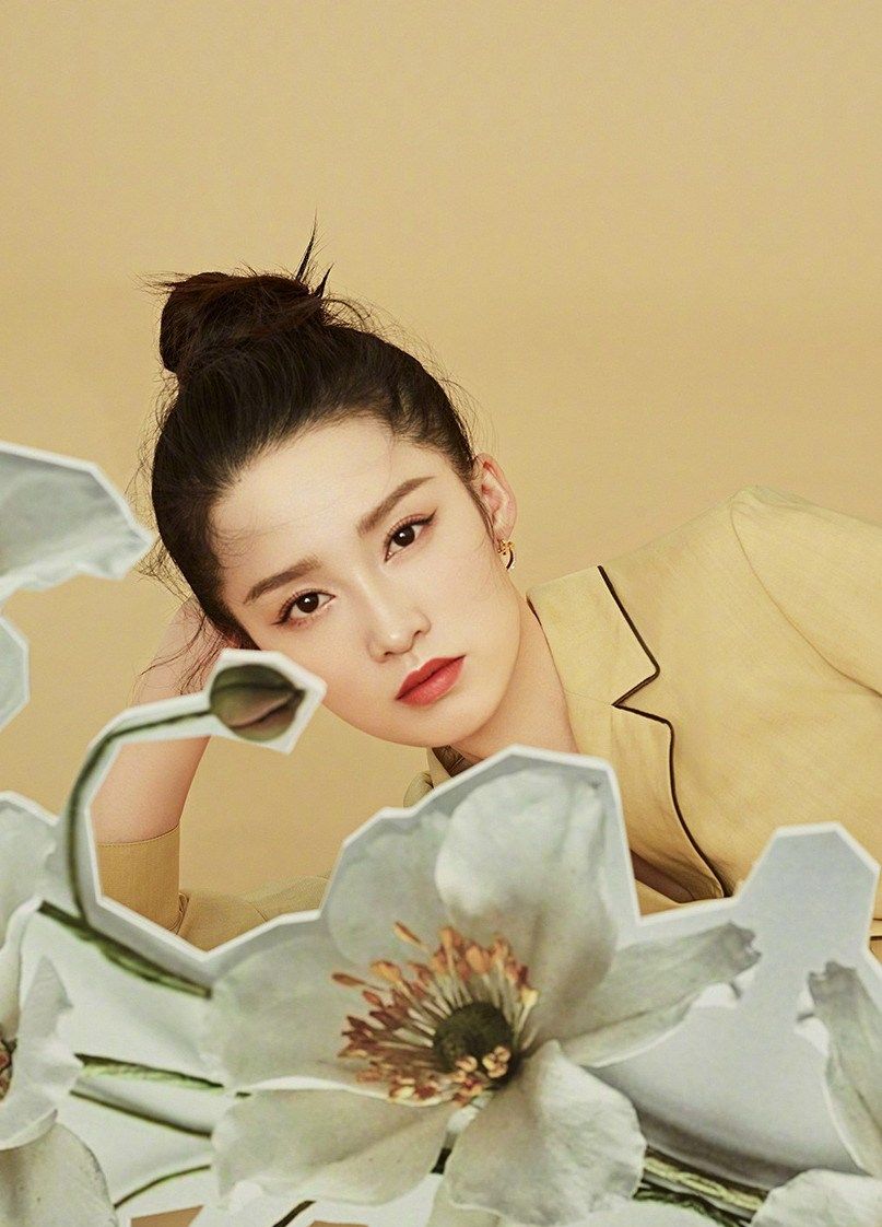 时尚的"鸡腿"姑娘-李沁