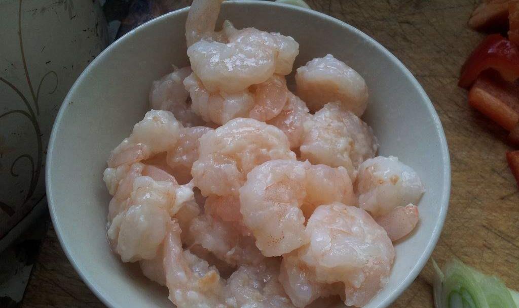 炒虾仁时,不要直接下油锅炒,多加这1步,虾仁鲜嫩不腥臭!