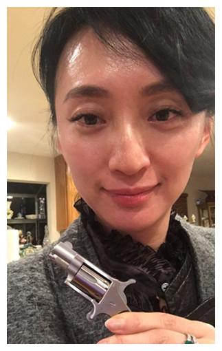 许亚军娶过4个老婆何晴因他甩刘威现任妻子却长成这样