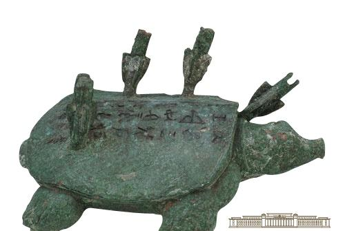 一老汉钓鱼钓出个铁王八,专家鉴定说这是宝贝啊,老