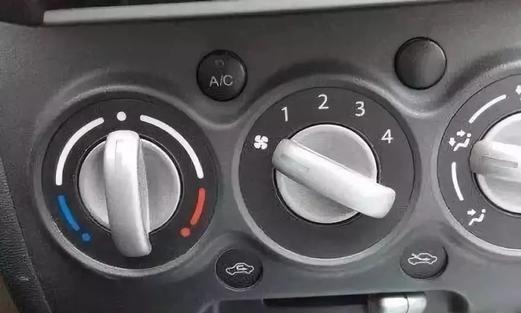 开空调时请注意 A C是什么意思 别到时 伤 车还增加油耗