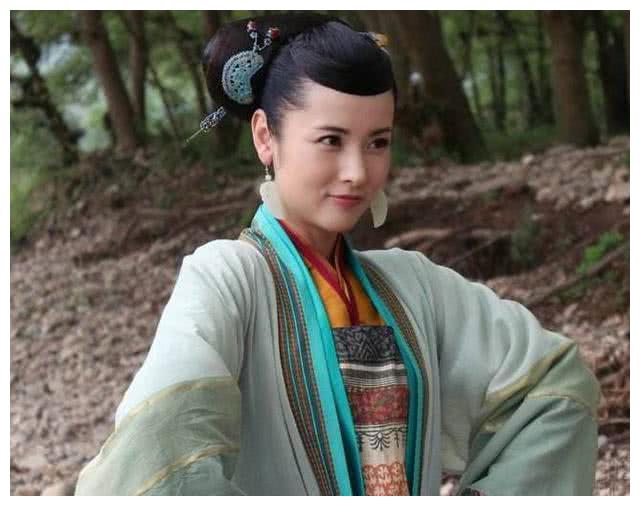 第五位杨明娜,她在《三生三世枕上书》中饰演白凤九娘亲,杨明娜的颜值
