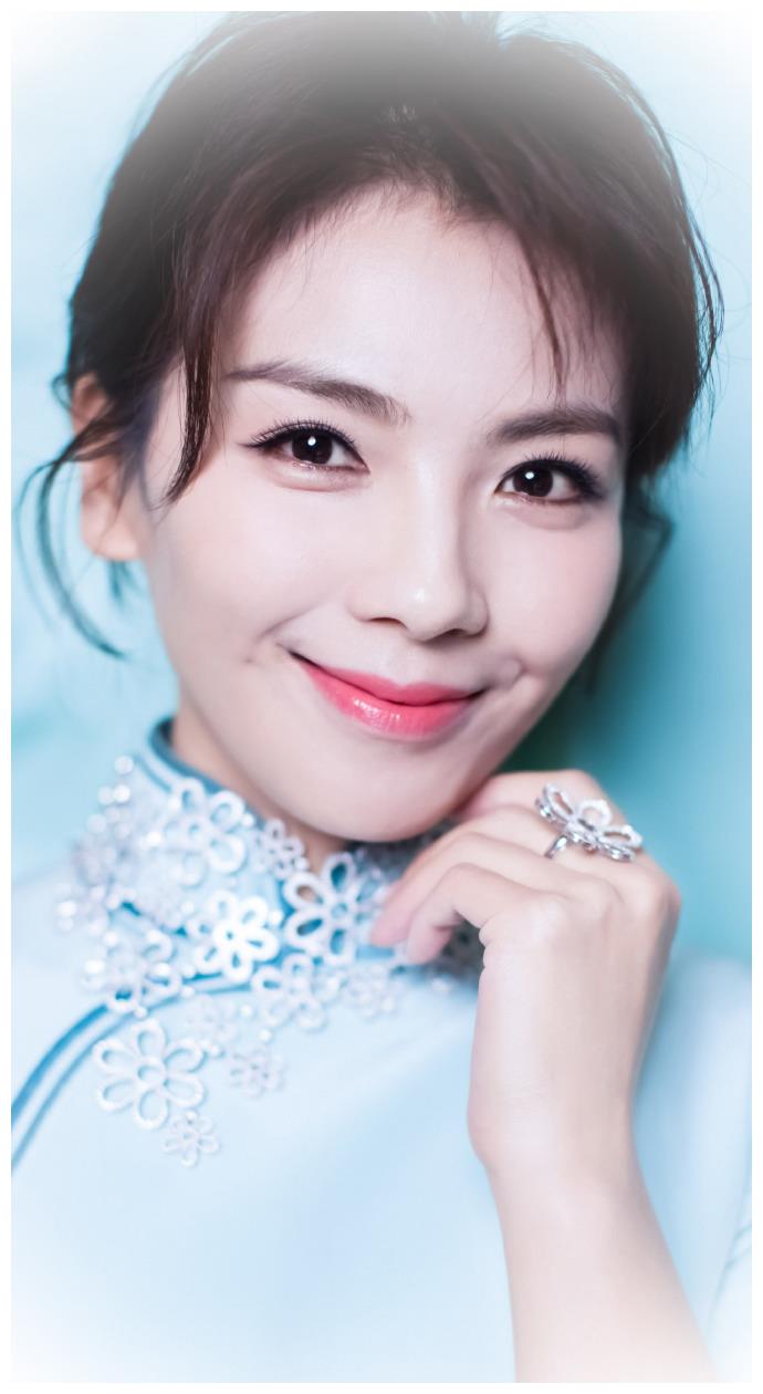 有酒窝的女星唐艺昕可爱唐嫣迷人林心如精致而她最美